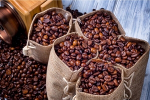 四个产地拼配咖啡豆烘焙